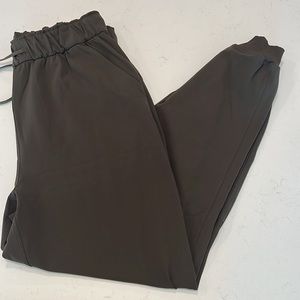 Lululemon Size 10 olive green jogger